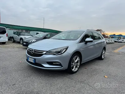 Usata Opel Astra Edition 131 CV (96 kW) 2018 Grigio Utilitaria