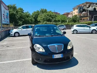 Usata Lancia Ypsilon 69 CV (50 kW) 2011 Nero Utilitaria