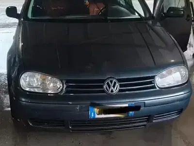 Usata VW Golf IV 101 CV (74 kW) 2003 Blu Berlina