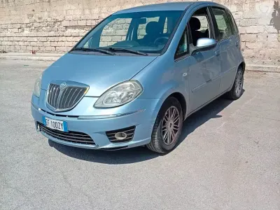 Usata Lancia Musa Gold 95 CV (69 kW) 2011 Blu Monovolume
