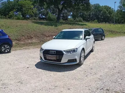 Usata Audi A3 Business 110 CV (80 kW) 2016 Bianco Berlina