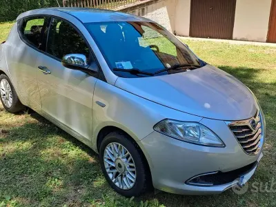 Usata Lancia Ypsilon Platinum 95 CV (69 kW) 2014 Argento Utilitaria