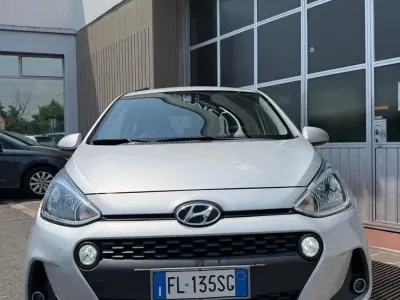 Usata Hyundai i10 Style 67 CV (49 kW) 2017 Argento Utilitaria