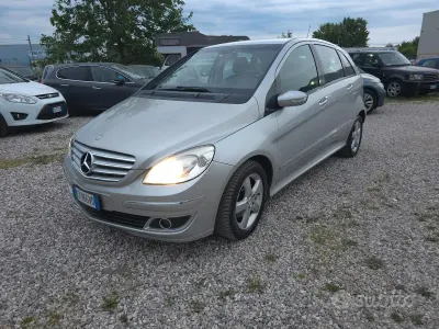 Usata Mercedes B180 Chrome 109 CV (80 kW) 2006 Grigio Monovolume