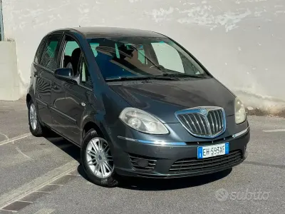 Usata Lancia Musa 95 CV (69 kW) 2011 Grigio Monovolume