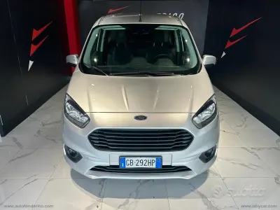 Usata Ford Tourneo Courier S 75 CV (55 kW) 2020 Grigio Monovolume