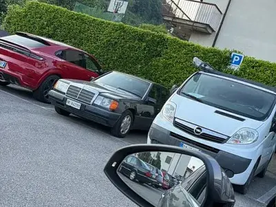 Usata Mercedes 200 122 CV (89 kW) 1992 Nero Berlina