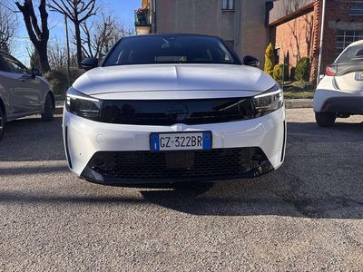 Usata Opel Corsa 101 CV (74 kW) 2025 Artik white/ tetto nero Utilitaria