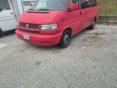 Usata VW Caravelle 102 CV (75 kW) 2001 Rosso Furgone