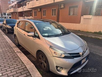Usata Toyota Verso Style 2015 Grigio Monovolume