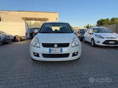 Begagnad Suzuki Swift GL 92 HK (67 kW) 2008 Vit Halvkombi