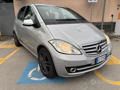 Usata Mercedes A180 Avantgarde 109 CV (80 kW) 2010 Grigio Berlina