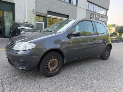 Usata Fiat Punto 60 CV (44 kW) 2004 Grigio Utilitaria