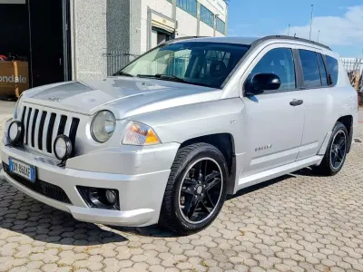 Usata Jeep Compass 140 CV (102 kW) 2009 Vernice silver SUV