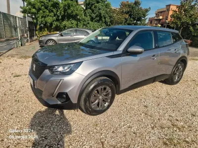 Usata Peugeot 2008 Allure 101 CV (74 kW) 2023 Grigio SUV