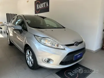 Usata Ford Fiesta Titanium 70 CV (51 kW) 2011 Grigio Berlina