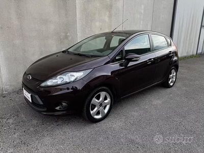Usata Ford Fiesta 60 CV (44 kW) 2011 Viola Utilitaria