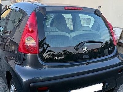 Usata Peugeot 107 68 CV (50 kW) 2007 Grigio Utilitaria