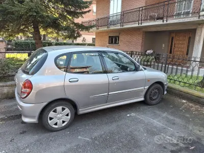 Usata Daihatsu Sirion 102 CV (75 kW) 2004 Grigio Utilitaria