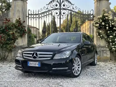 Usata Mercedes C220 Avantgarde 136 CV (100 kW) 2011 Nero Berlina