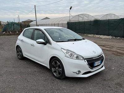 Usata Peugeot 208 82 CV (60 kW) 2014 Bianco Utilitaria