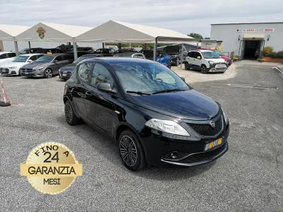 Usata Lancia Ypsilon Gold 69 CV (50 kW) 2019 Blu
