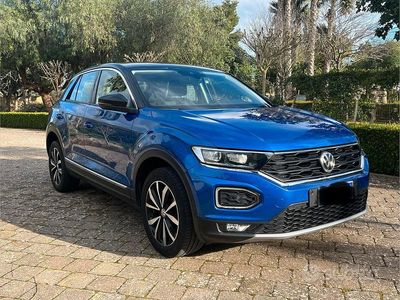 Usata VW T-Roc Advance 116 CV (85 kW) 2019 Blu SUV