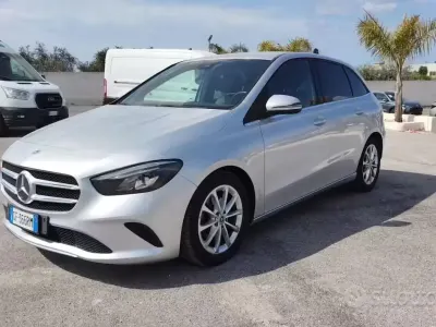 Gebraucht Mercedes B180 Premium 116 PS (85 kW) 2021 Grau Van / Kleinbus
