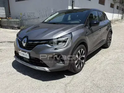 Usata Renault Captur Techno 101 CV (74 kW) 2023 Grigio SUV