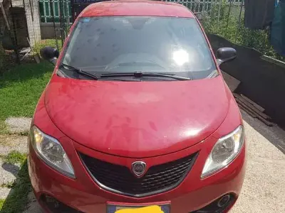 Usata Lancia Ypsilon Gold 69 CV (50 kW) 2018 Rosso Utilitaria