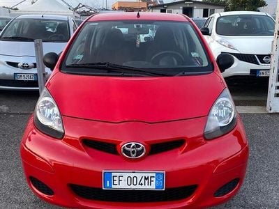 Usata Toyota Aygo 67 CV (49 kW) 2010 Rosso Utilitaria