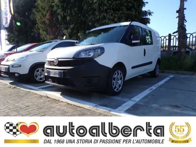 Usata Fiat Doblò Lounge 105 CV (77 kW) 2019 Bianco pastello Monovolume