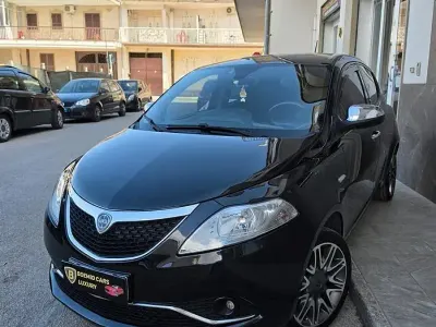 Usata Lancia Ypsilon S 95 CV (69 kW) 2016 Nero Utilitaria