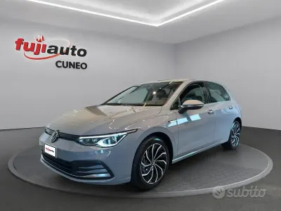 Usata VW Golf VIII Style 131 CV (96 kW) 2020 Grigio Berlina