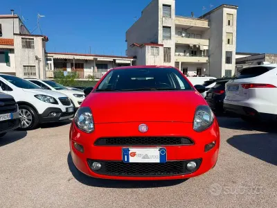 Usata Fiat Punto Lounge 75 CV (55 kW) 2014 Rosso Utilitaria