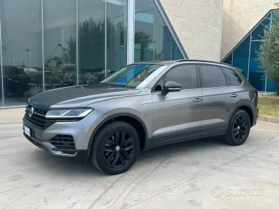 Usata VW Touareg Style 231 CV (169 kW) 2020 Grigio SUV