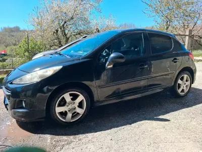 Gebraucht Peugeot 207 92 PS (67 kW) 2011 Schwarz Limousine