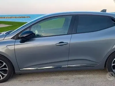 Usata Renault Clio V 90 CV (66 kW) 2024 Grigio Berlina