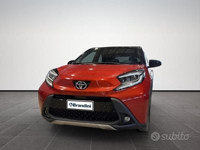 Usata Toyota Aygo X Lounge 72 CV (52 kW) 2023 Rosso tetto nero SUV