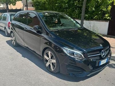 Begagnad Mercedes B200 136 HK (100 kW) 2015 Svart Minibuss