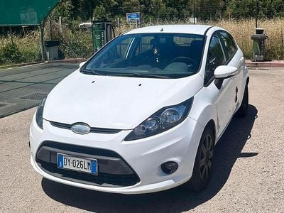 Usata Ford Fiesta 68 CV (50 kW) 2008 Bianco Utilitaria