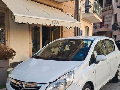 Gebraucht Opel Corsa 75 PS (55 kW) 2013 Weiß Kleinwagen