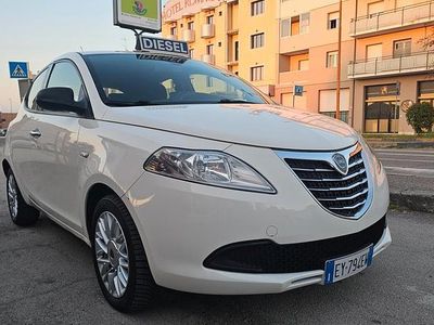 Usado Lancia Ypsilon S 95 HP (69 kW) 2015 Branco Citadino