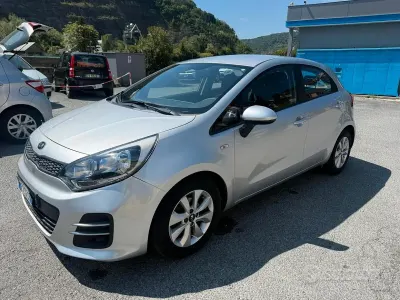 Usata Kia Rio 84 CV (61 kW) 2017 Bianco Berlina