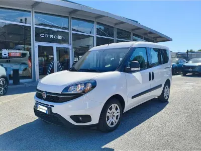 Usata Fiat Doblò Lounge 105 CV (77 kW) 2022 Bianco Monovolume