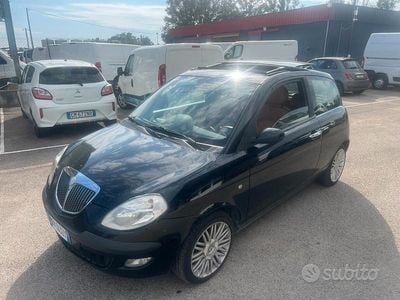 Usado Lancia Ypsilon 69 HP (50 kW) 2006 Preto Citadino
