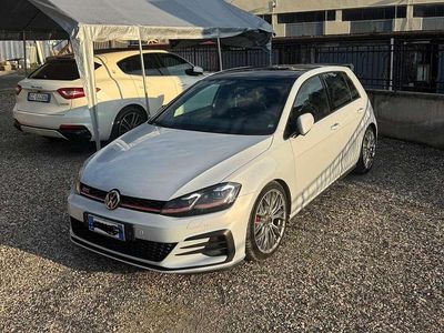 Używany VW Golf VII GTI 245 KM (180 kW) 2018 Biały Sedan/Limuzyna