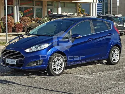Usado Ford Fiesta Titanium 80 HP (58 kW) 2015 Azul Citadino