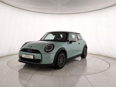 Begagnad Mini Cooper Classic 156 HK (114 kW) 2024 Grön Halvkombi