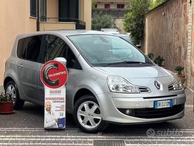 Käytetty Renault Modus Dynamique 106 HP (77 kW) 2008 Harmaa Tila-auto
